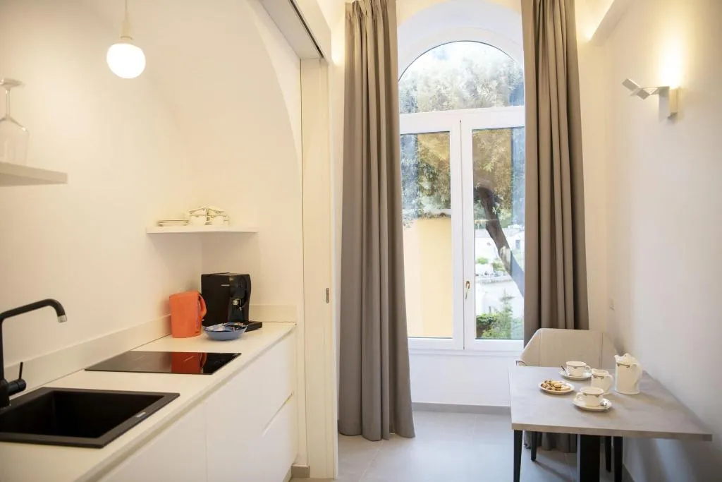 APARTMENT KING SIZE BED Room, Savoia, Naples