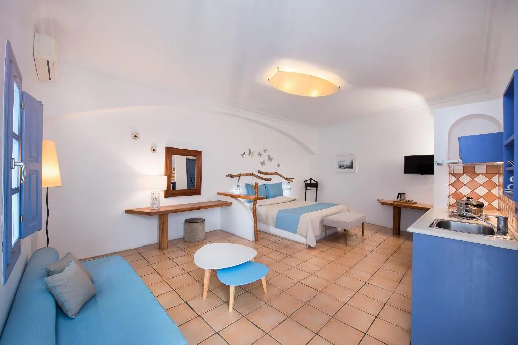 SUITE WITH JACUZZI Room, Meltemi Suites, Santorini