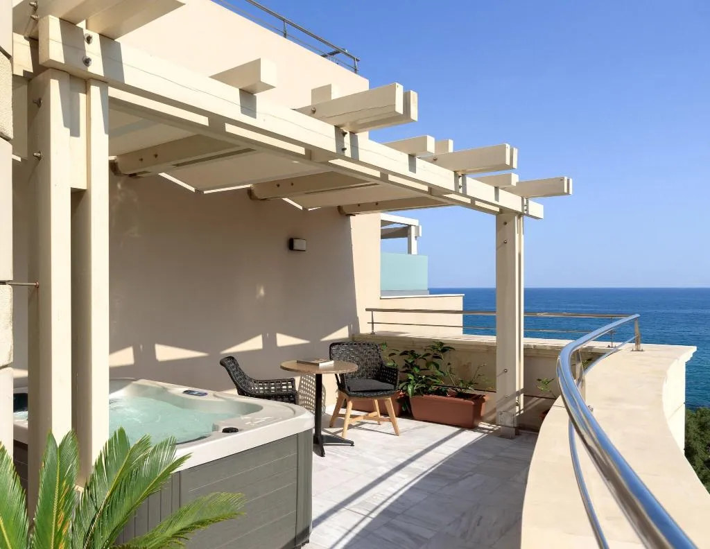 SUITE KING BED WITH JACUZZI Room, Macaris Suites & Spa, Crete