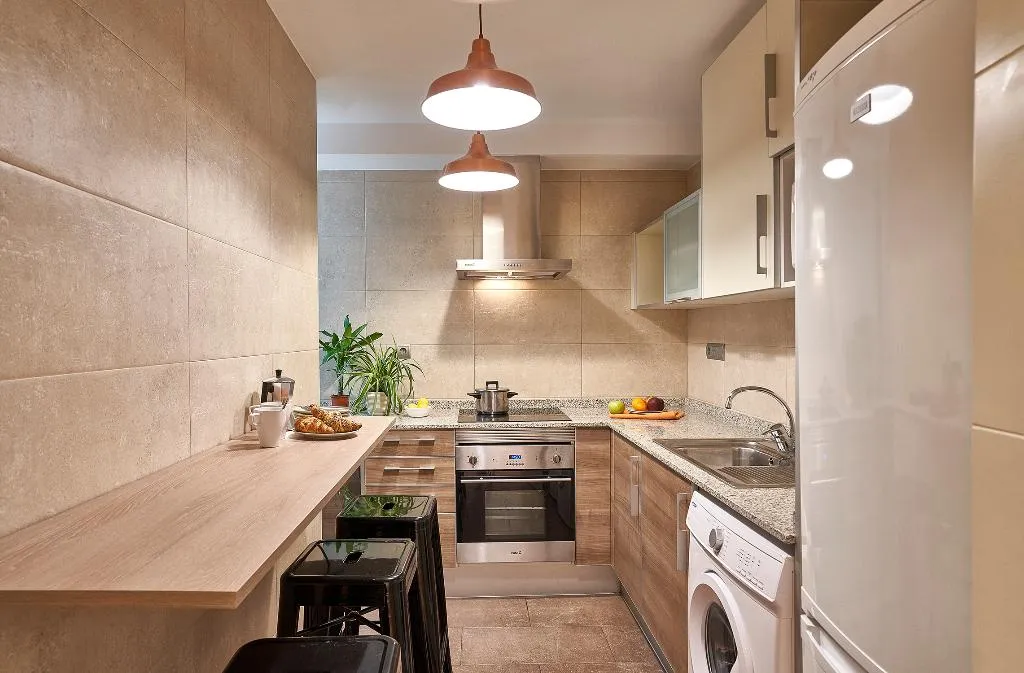 APARTMENT CAPACITY 5 THREE BEDROOM Room, Barcelona Sants Station Apartments, Barcelona