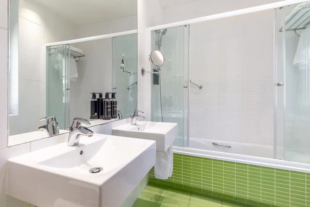 Double or Twin STANDARD Room, Dorma Victoria Palace, Madrid