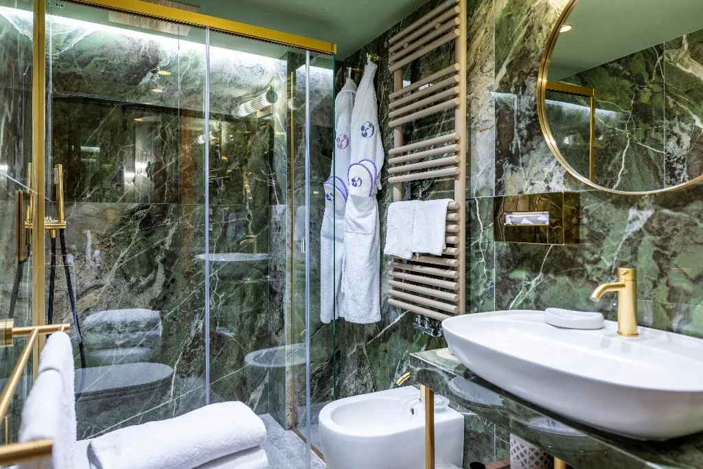 Double or Twin DELUXE CANAL VIEW Room, Colombina, Venice