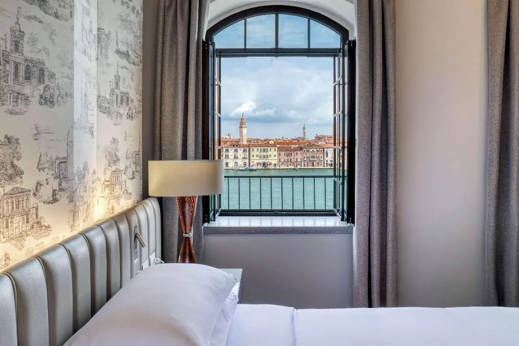 Room, Hilton Molino Stucky Venice, Venice