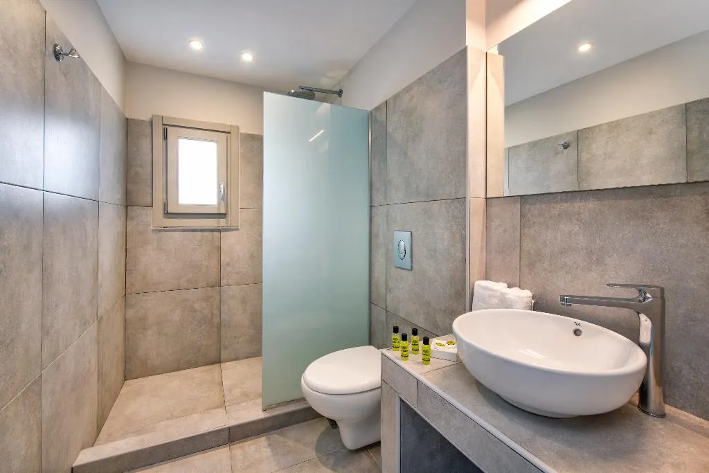 TRIPLE STANDARD Room, Fomithea, Santorini