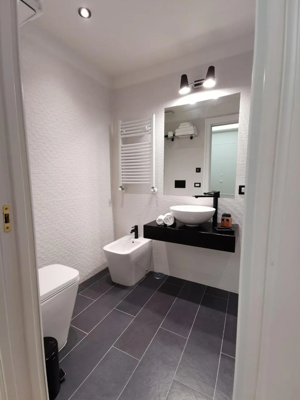 Room, Residenza Borbonica, Naples