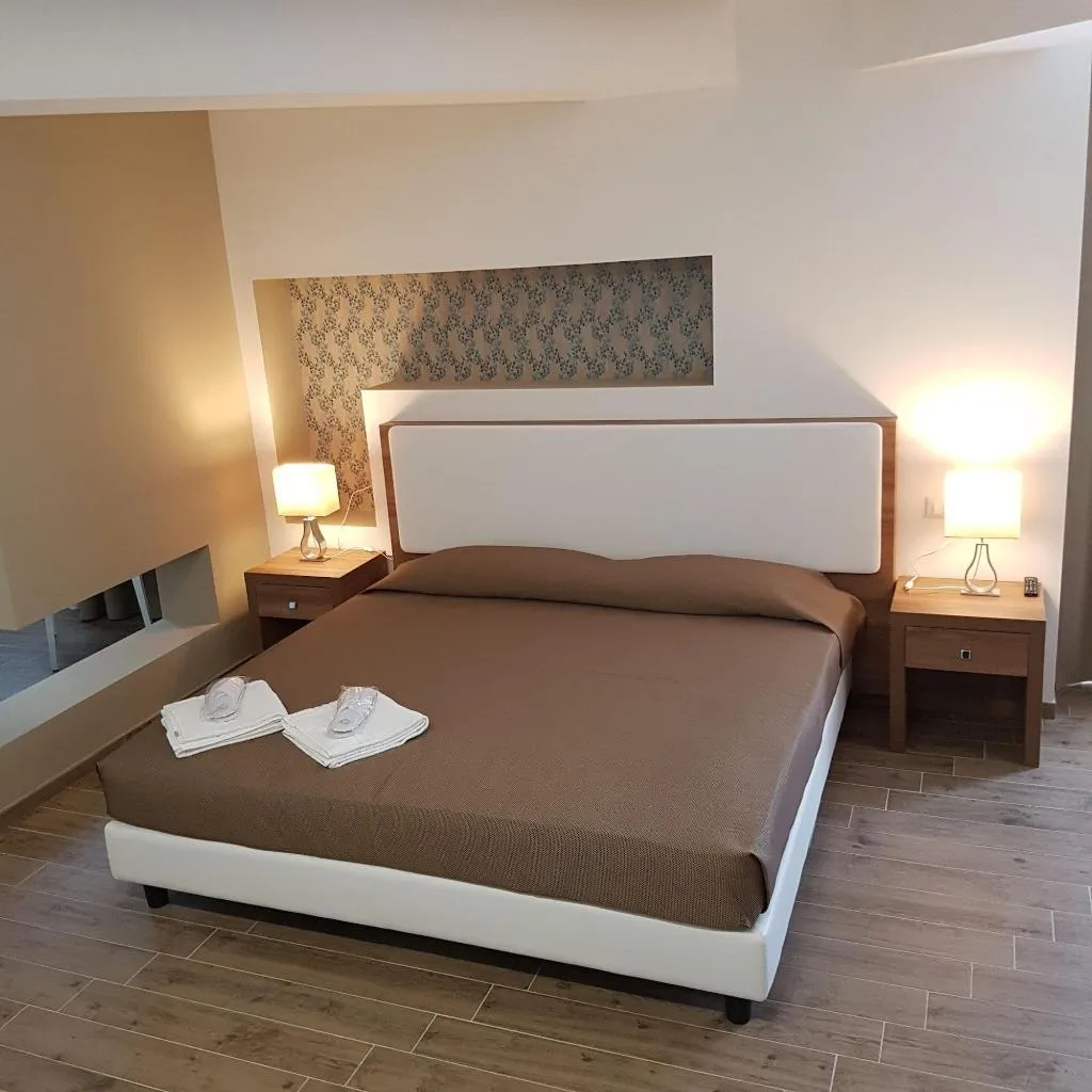 Room, Grand Hotel Del Lago, Palermo