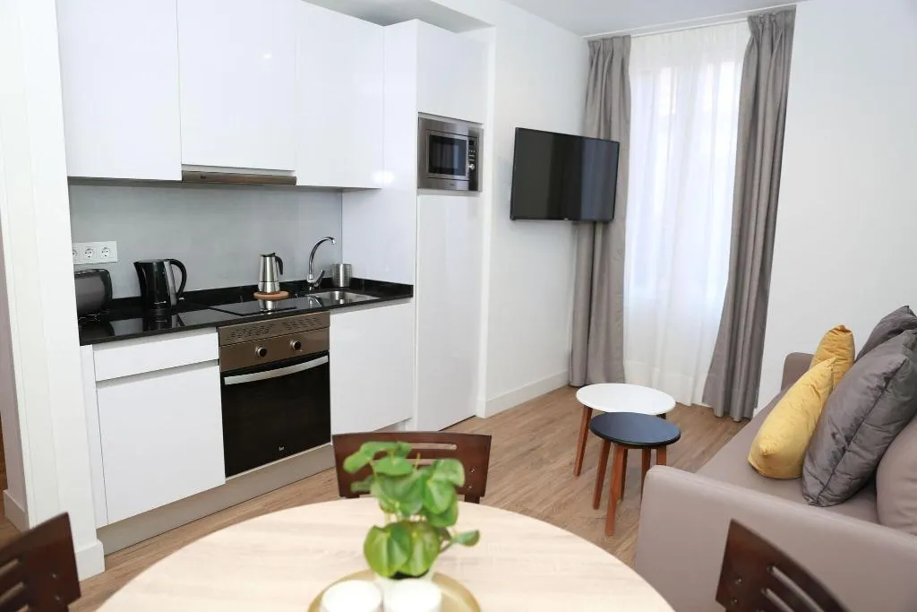 APARTMENT STANDARD Room, New Point Madrid Opera, Madrid