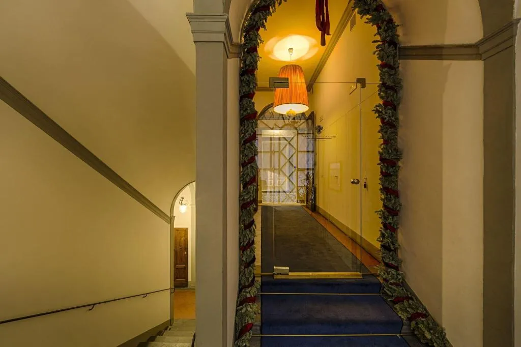 Lobby, Palazzo Guicciardini, Florence