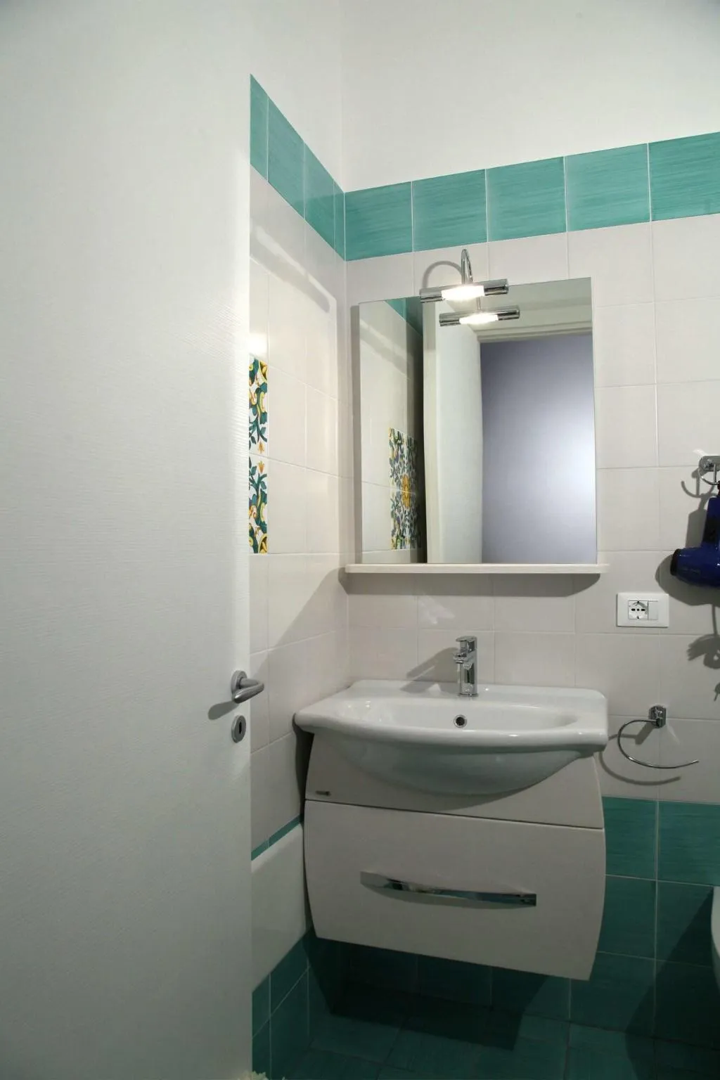 Room, The Reef, Naples