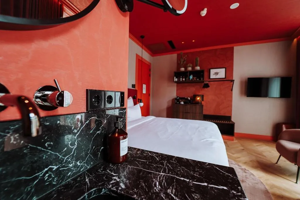 SUITE DELUXE KING BED Room, The Highlander, Amsterdam