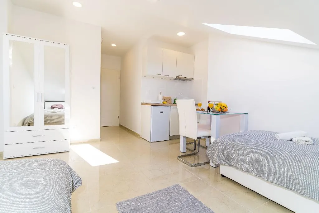 STUDIO WITH BALCONY Room, Apartments Smanjak, Dubrovnik
