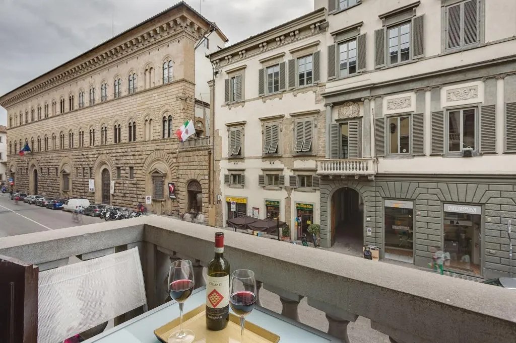 Room, Cavour 10, Florence