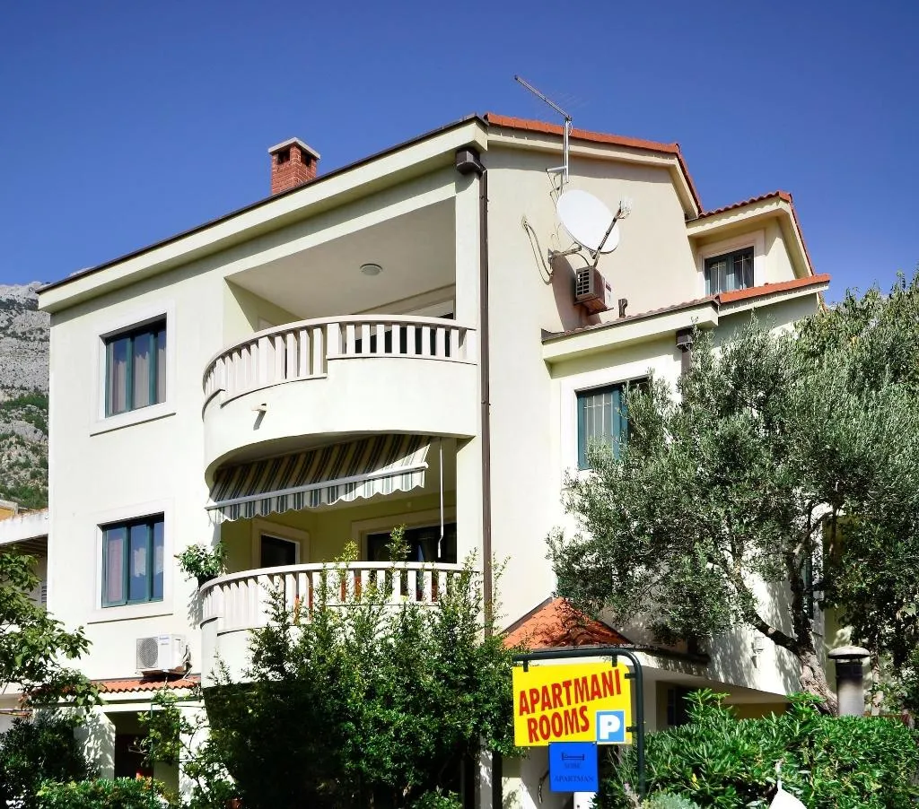 General view, House Topic, Split