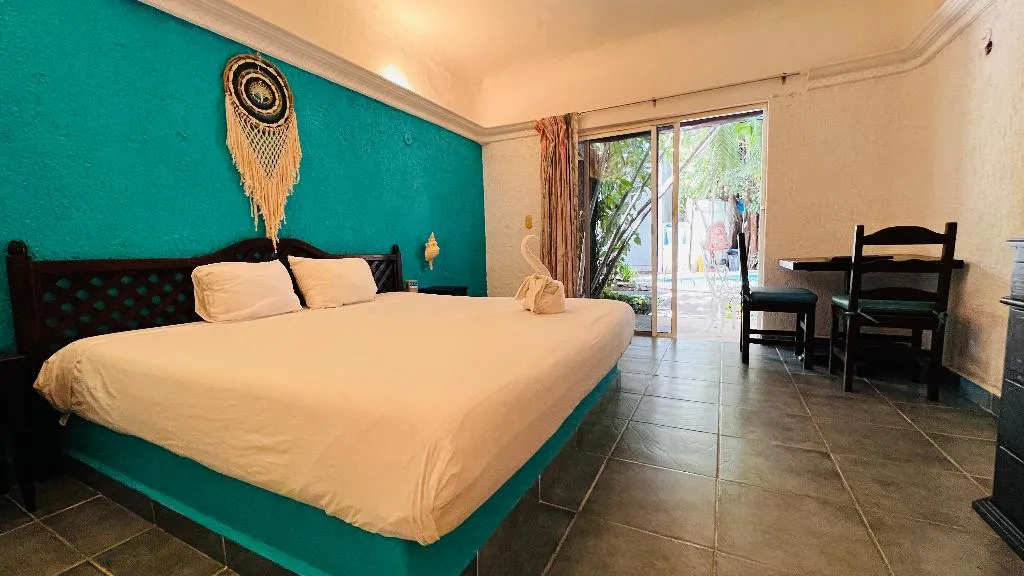 DOUBLE STANDARD Room, Mayan Art 10 Avenue, Playa Del Carmen