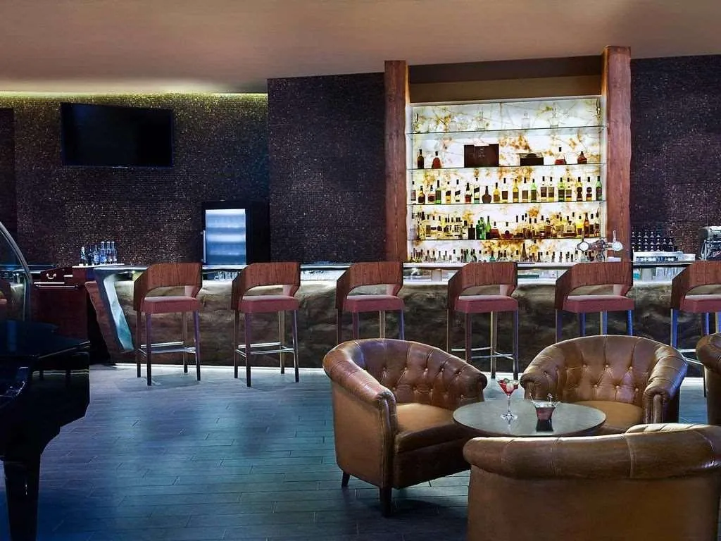 Bar, Sofitel Dubai The Palm, Dubai