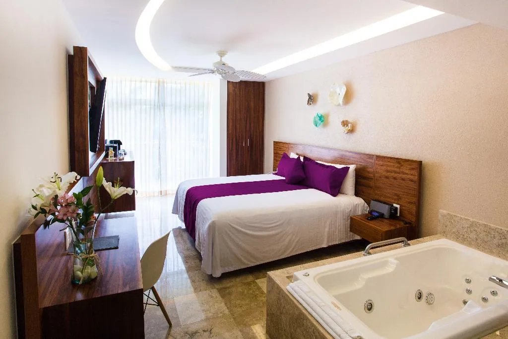 SUITE DELUXE WITH JACUZZI Room, Senses Quinta Avenida by Artisan, Playa Del Carmen