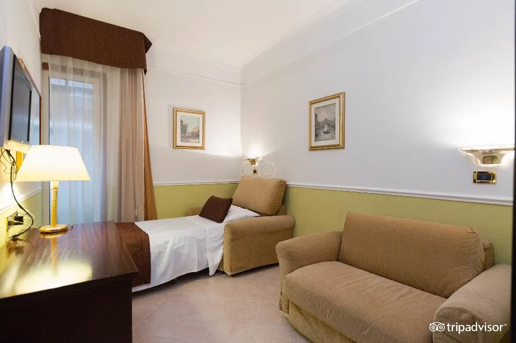 SINGLE SUPERIOR Room, Nizza, Rome