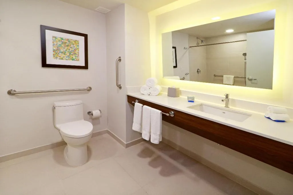 DOUBLE Accessible KING SIZE BED Room, Holiday Inn Express Playa del Carmen, Playa Del Carmen
