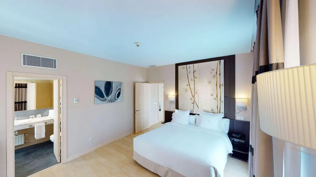 Room, Radisson RED Madrid, Madrid