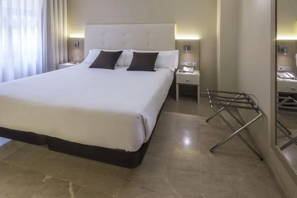 Room, Serhs del Port, Barcelona