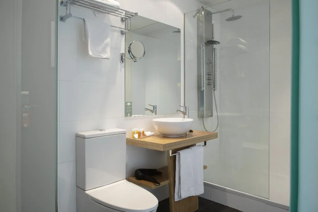 QUADRUPLE STANDARD Room, Petit Palace Plaza del Carmen, Madrid