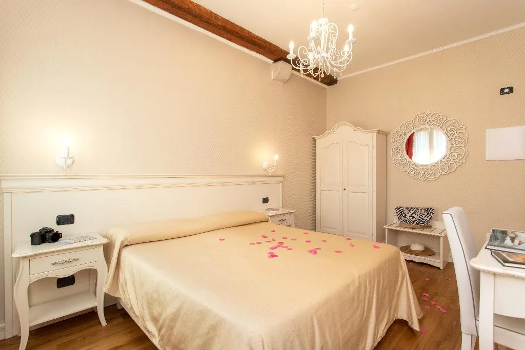Double or Twin CLASSIC Room, Charming Palace Santa Fosca, Venice