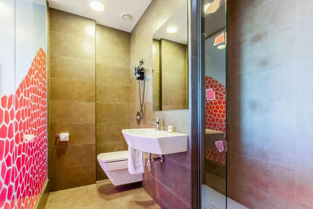 DOUBLE SINGLE USE SUPERIOR WITH DOUBLE BED Room, Checkin Montserrat, Barcelona
