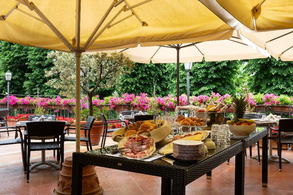 Terrace, Silla, Florence