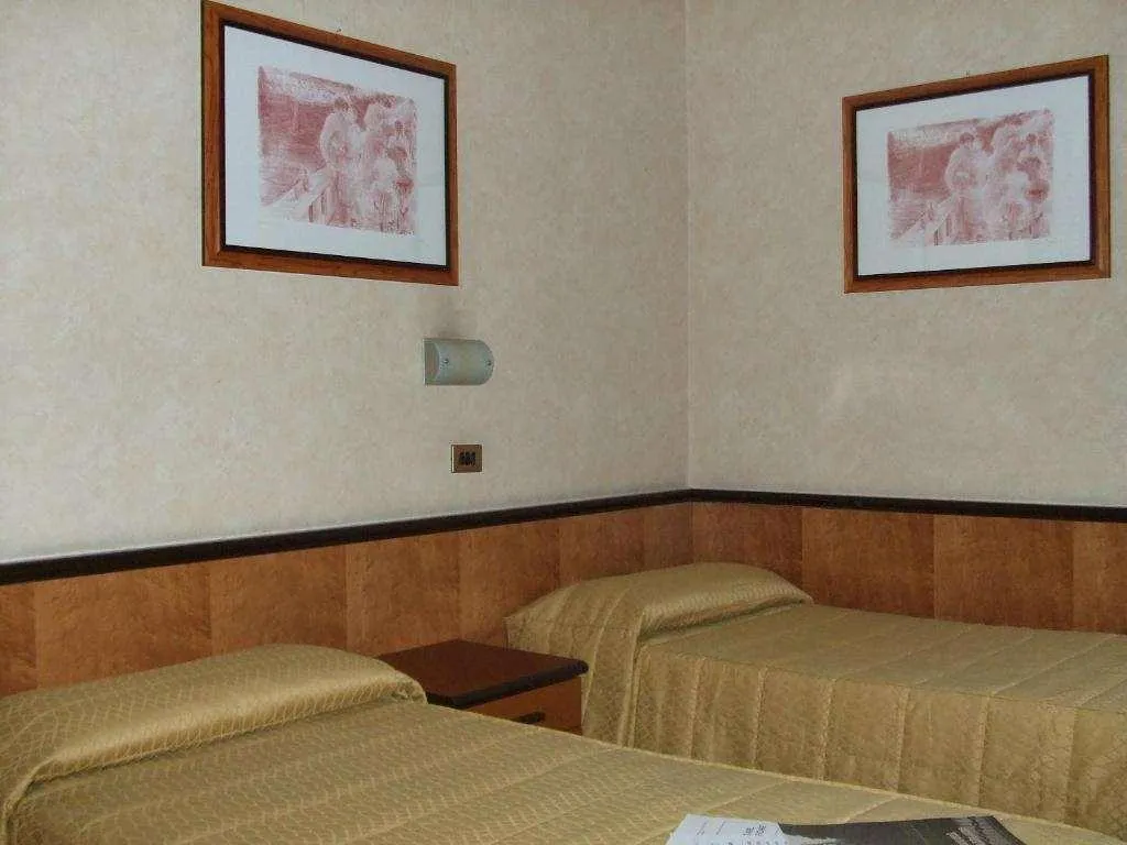 Room, Residence Lepontina, Milan