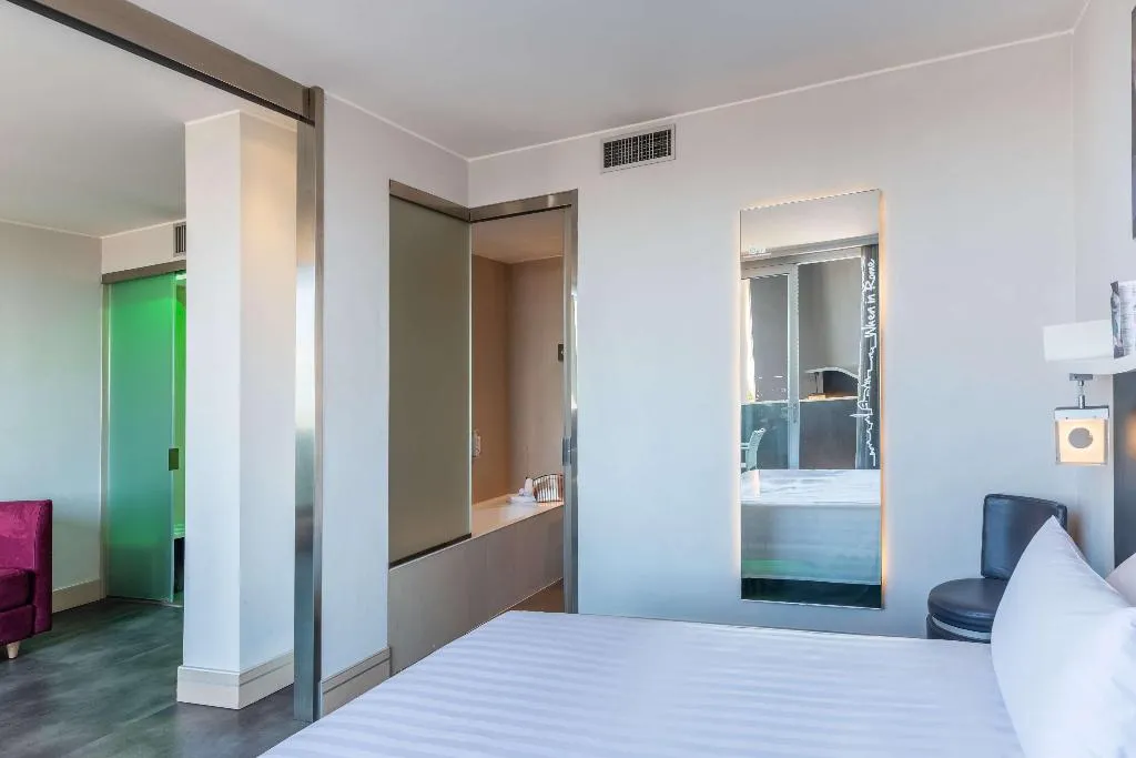 JUNIOR SUITE KING SIZE BED Room, Best Western Premier Hotel Royal Santina, Rome