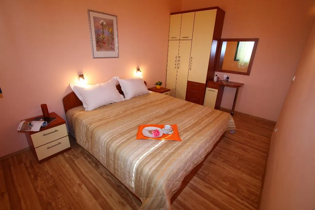 APARTMENT TWO BEDROOMS Room, Beach Apartments Lavica, Split