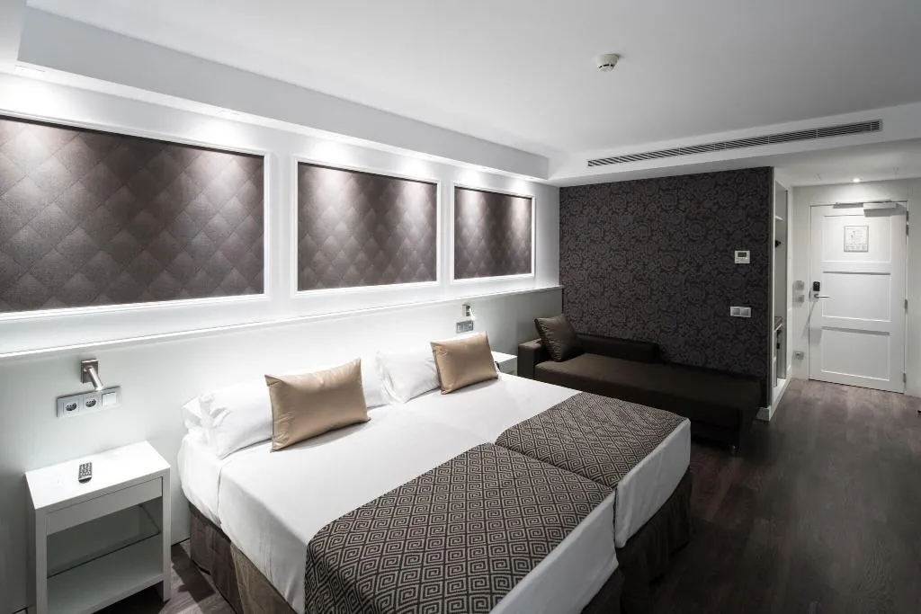 QUADRUPLE THREE BEDS Room, Catalonia Magdalenes, Barcelona