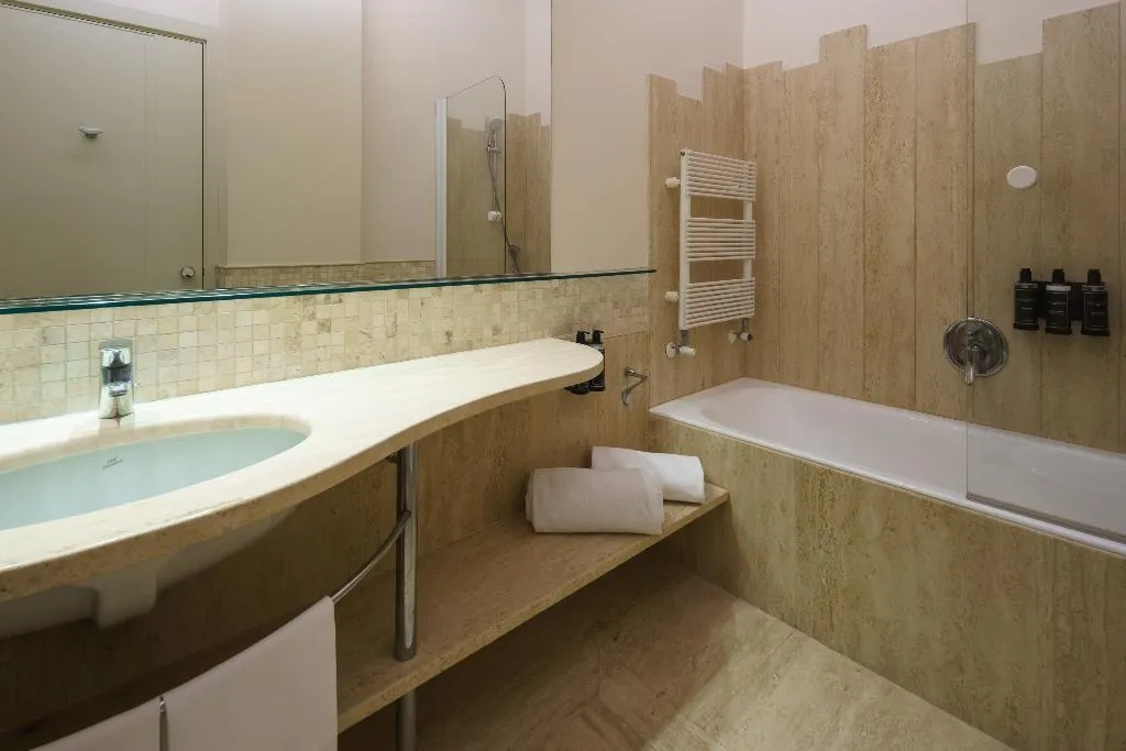 JUNIOR SUITE CAPACITY 3 Room, Exe Majestic, Naples