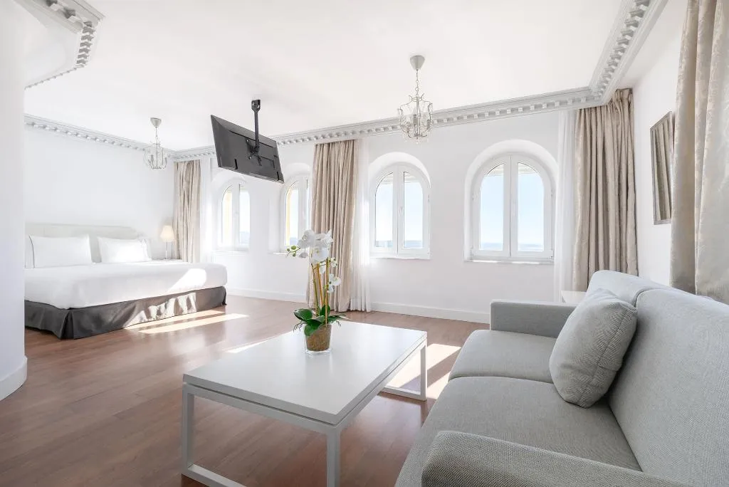 TRIPLE STANDARD Room, Dorma Victoria Palace, Madrid
