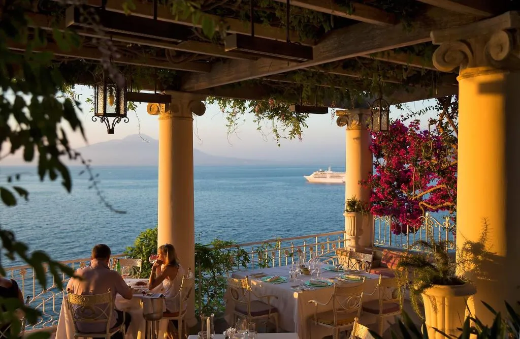 Restaurant, Bellevue Syrene, Naples