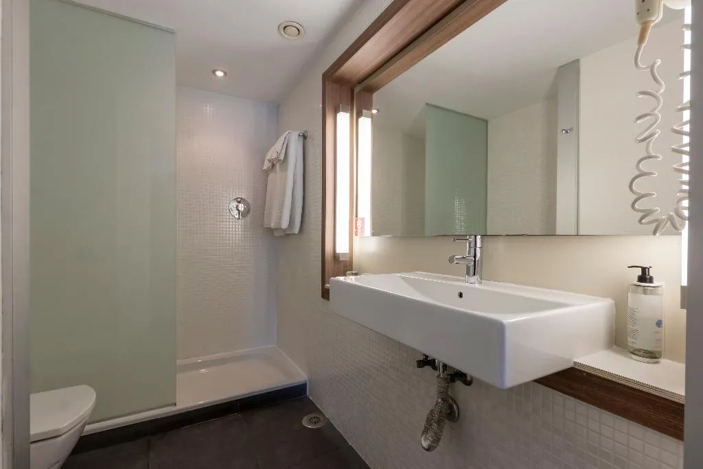 DOUBLE STANDARD Room, Travelodge Malaga Aeropuerto, Costa Del Sol