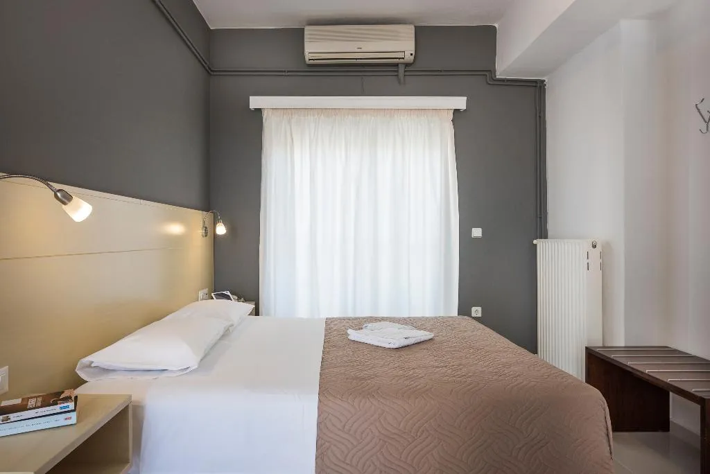 STUDIO CLASSIC QUEEN BED Room, Esplanade Apartments, Crete