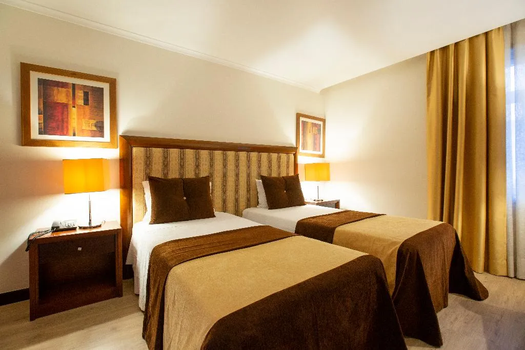 Double or Twin STANDARD Room, Veneza Hotel, Porto