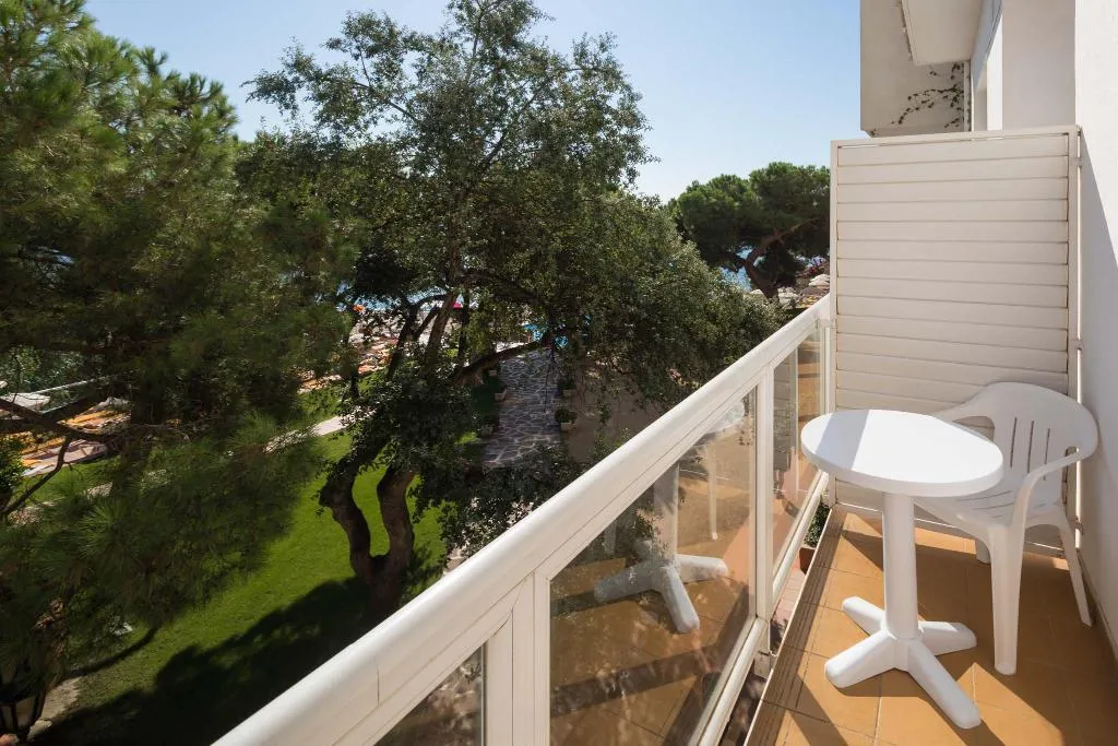 TRIPLE STANDARD Room, htop Caleta Palace, Costa Brava