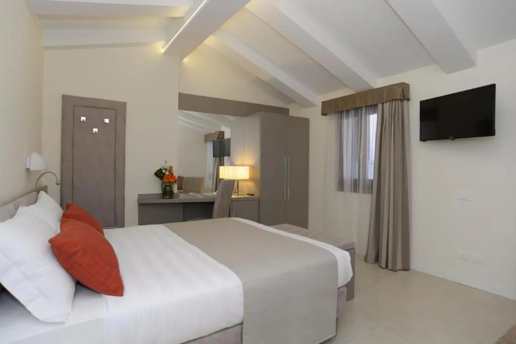 DOUBLE STANDARD Room, Leone, Venice