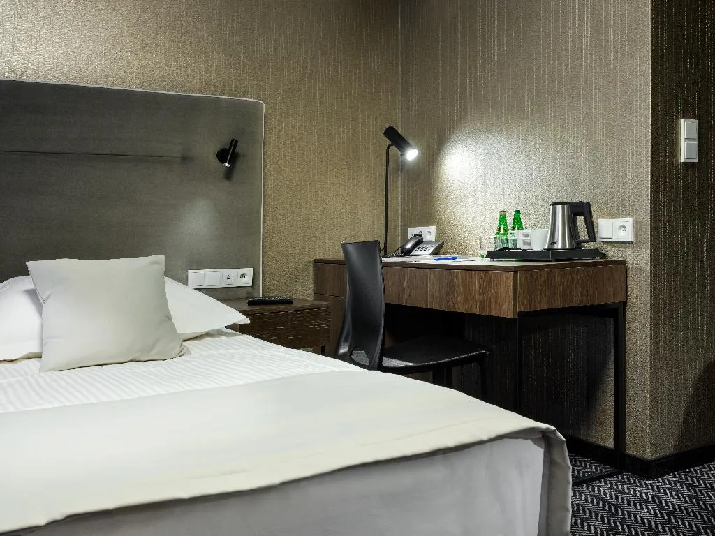 Double or Twin SUPERIOR WITH DOUBLE BED Room, Logos Hotel Krakow, Krakow
