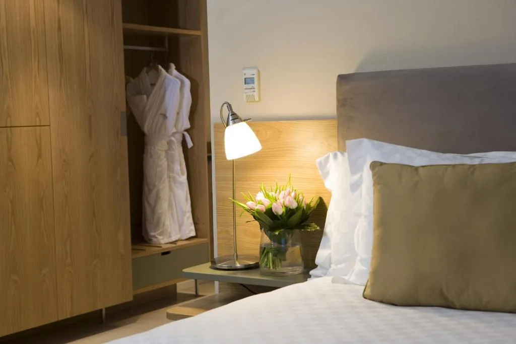 Room STANDARD Room, The River Lee Hotel, Cork