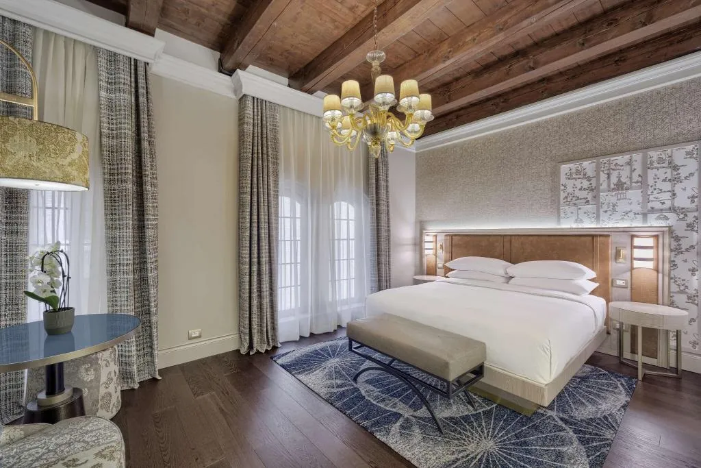 Room, Hilton Molino Stucky Venice, Venice