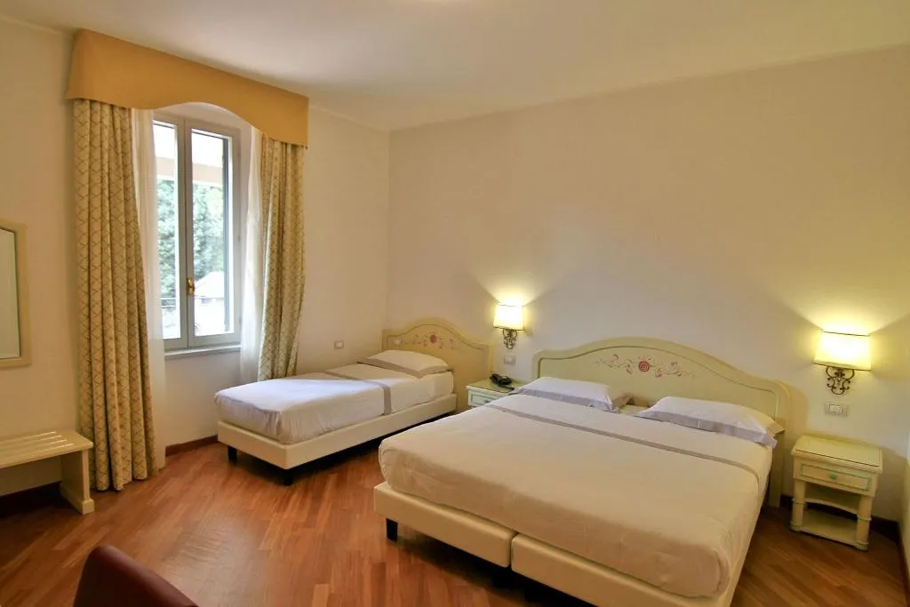 TRIPLE KING SIZE BED Room, Albergo Centrale, Milan