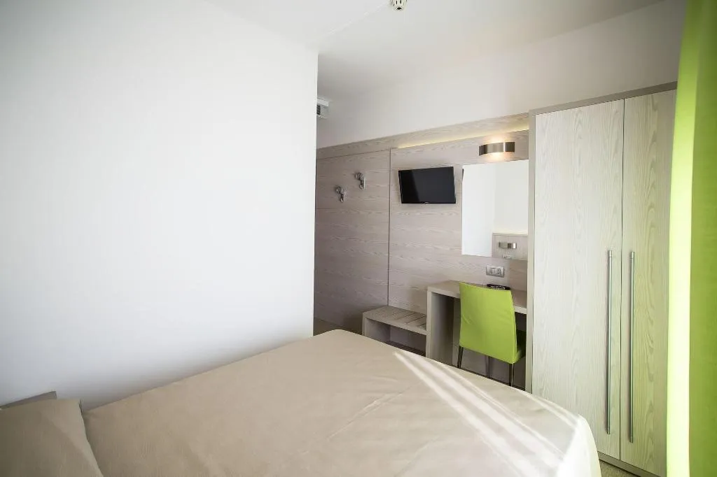 Room, Touring, Venice
