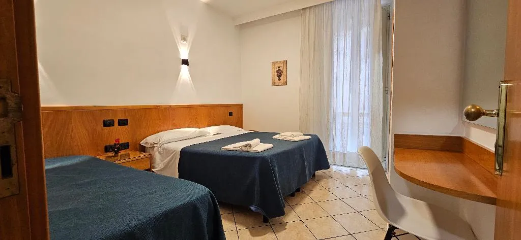 Room, Zara, Naples