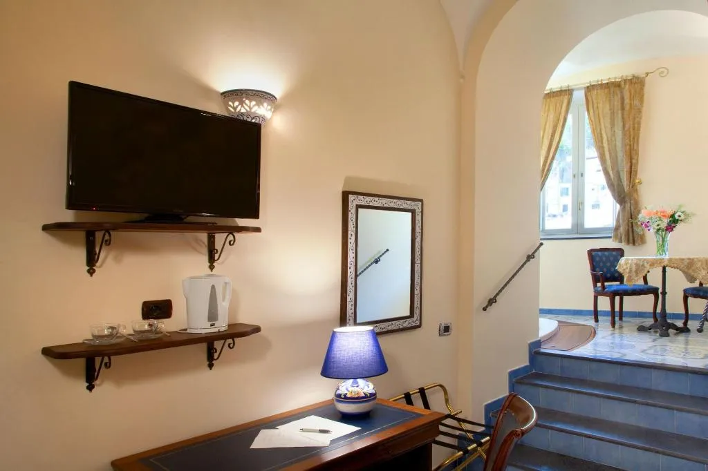 Room, L'Antico Convitto, Naples