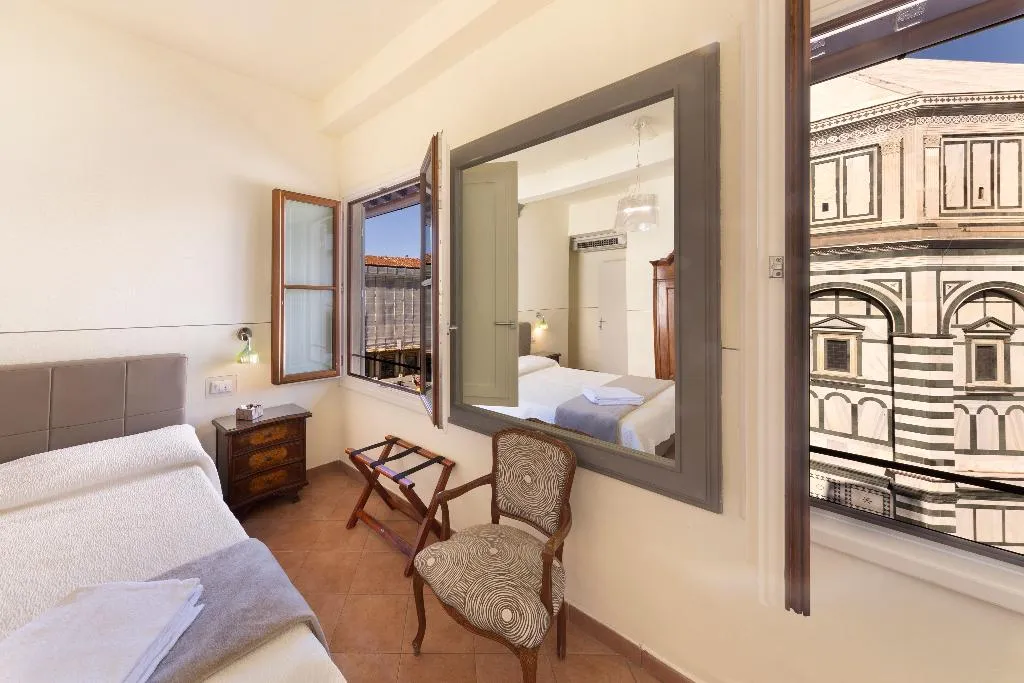 Room, Soggiorno Battistero, Florence