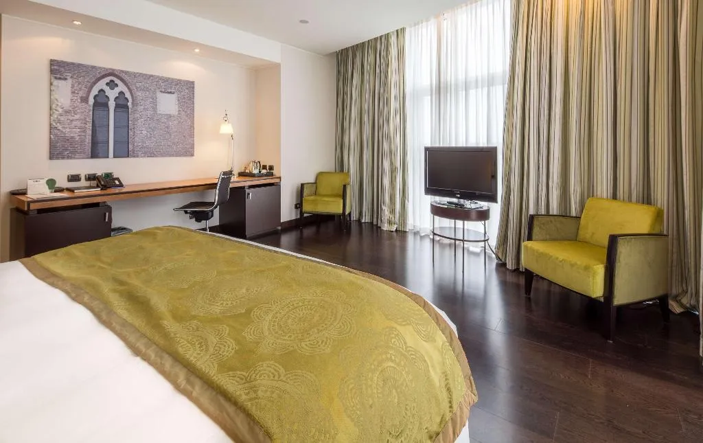 SUITE KING SIZE BED Room, Best Western Premier BHR Treviso Hotel, Venice