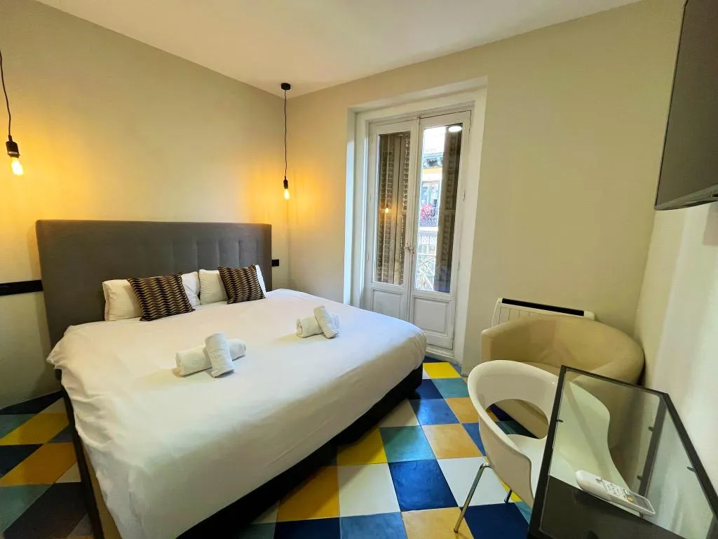 DOUBLE STANDARD Room, Montera Center Madrid, Madrid